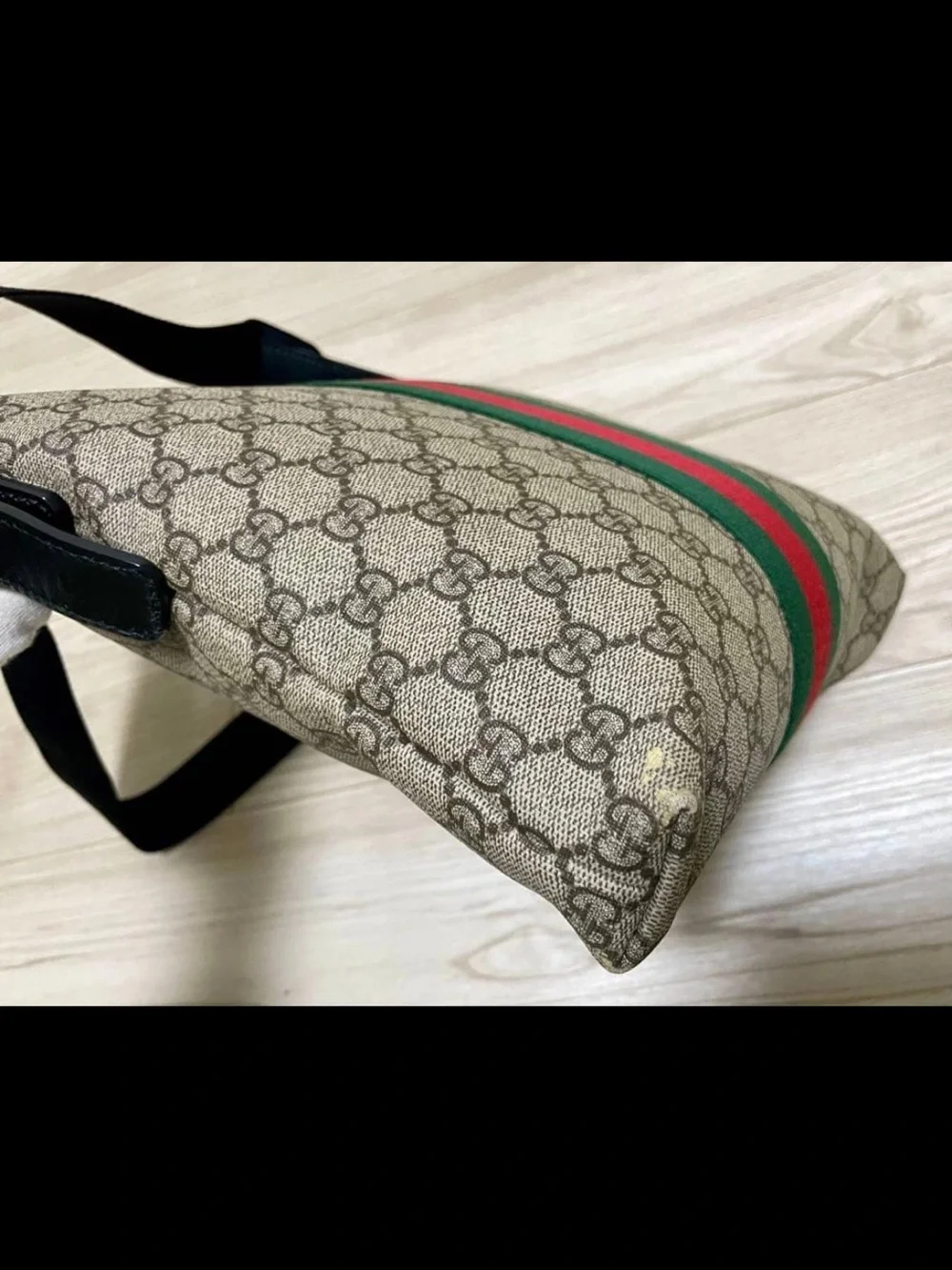 Gucci messenger bag